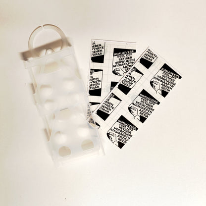 Piège pour mites vestimentaires : 1 boitier à suspendre + 2 plaquettes attractives engluées
